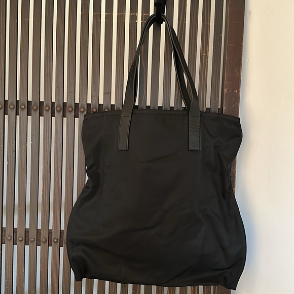 Authentic Prada handbag - Picture 2 of 6